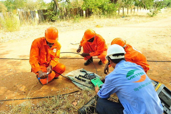 Viettel ou Nexttel, les actionnaires camerounais et vietnamiens en désaccord Techniciens Viettel